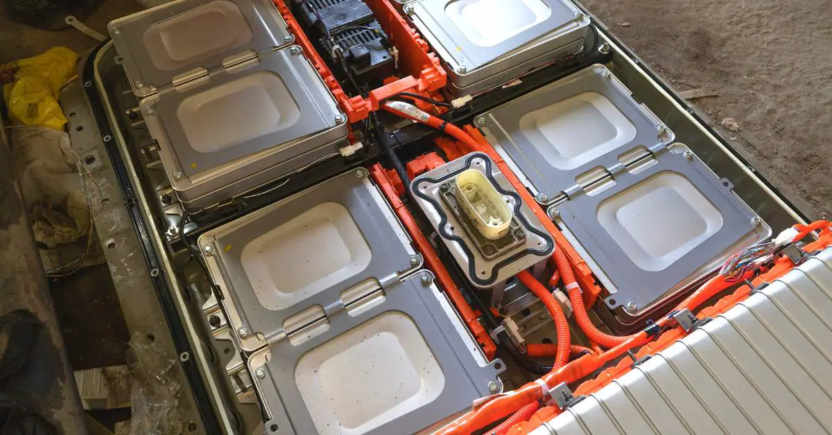 Does Nissan Leaf have active battery cooling?