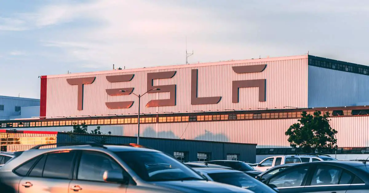 What problems does Tesla Solve? Development of advanced battery technolog, network of charging stations, reliable technology